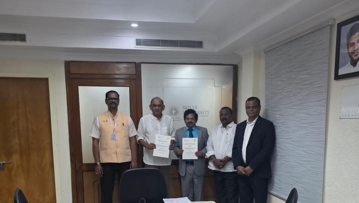 On 25 Nov, an MoU is signed with Power Mech Foundation for undertaking skill based courses at their campus. This initiative will skill the students in the areas of Electrical, Electronics, Civil Engineering, IT, AI etc and significantly improve placement opportunities. image 2